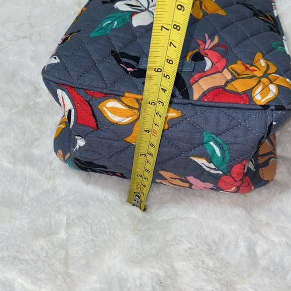 Like new Vera Bradley Coastal Paradise Lunch bag - Picture 9 of 12